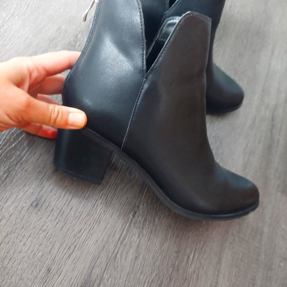 Heeled boots